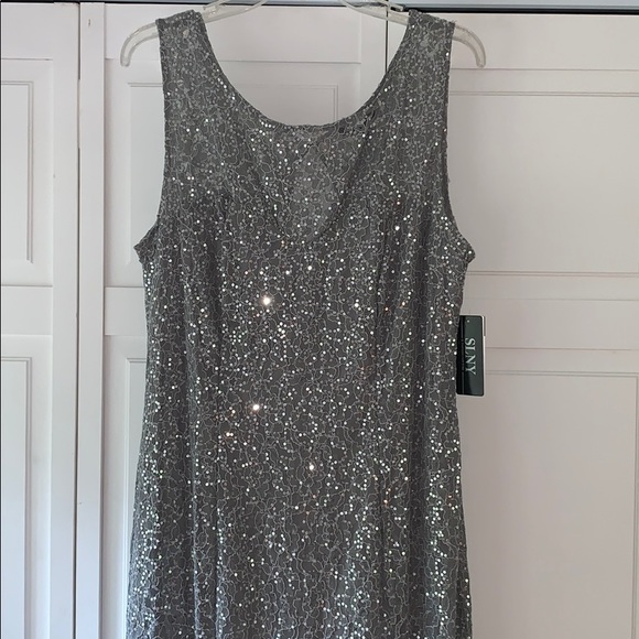 New with tags Silver Sequence Evening Gown size 16 - Picture 2 of 4